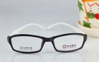 眼镜片一般多少钱，蔡司眼镜片一般多少钱